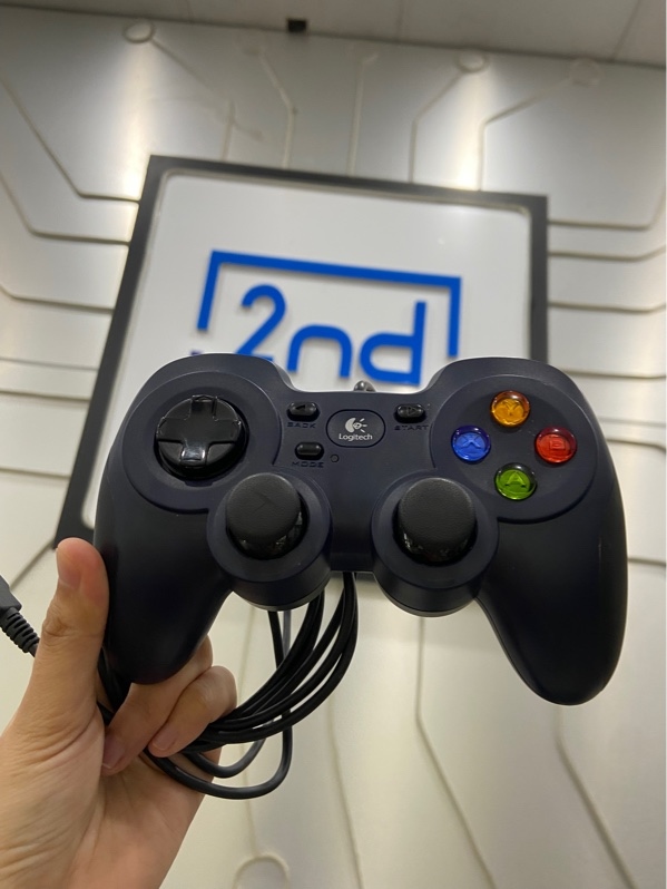 Tay cầm chơi game có dây Logitech Gamepad F310 - Màu đen - Ngoại hình: 97.5% - Hơi bụi, xước nhẹ - Body