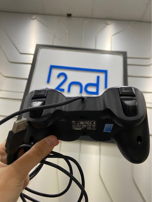 Tay cầm chơi game có dây Logitech Gamepad F310 - Màu đen - Ngoại hình: 97.5% - Hơi bụi, xước nhẹ - Body
