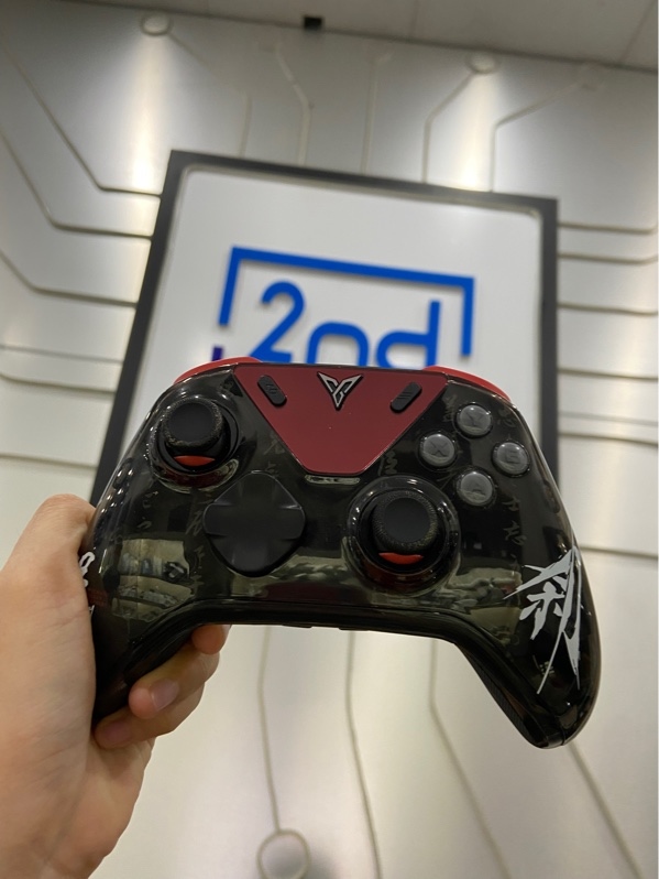 Tay cầm chơi game Flydigi Apex 5 Wuchang - 3 mode kết nối ( receiver, bluetooth, dây) - Màu đen - Ngoại hình: 97% - Kèm túi vải , dây, receiver, dock sạc