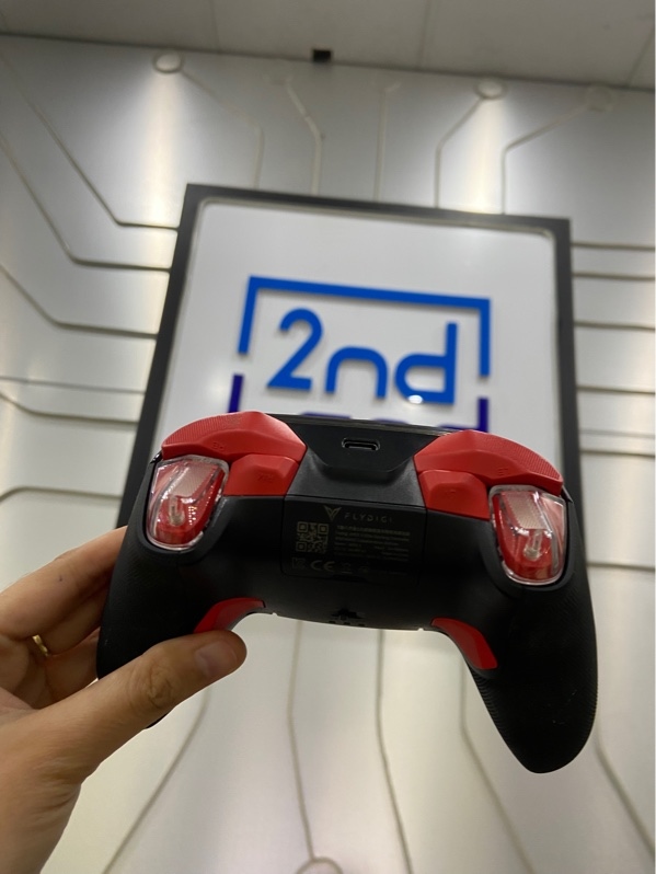 Tay cầm chơi game Flydigi Apex 5 Wuchang - 3 mode kết nối ( receiver, bluetooth, dây) - Màu đen - Ngoại hình: 97% - Kèm túi vải , dây, receiver, dock sạc
