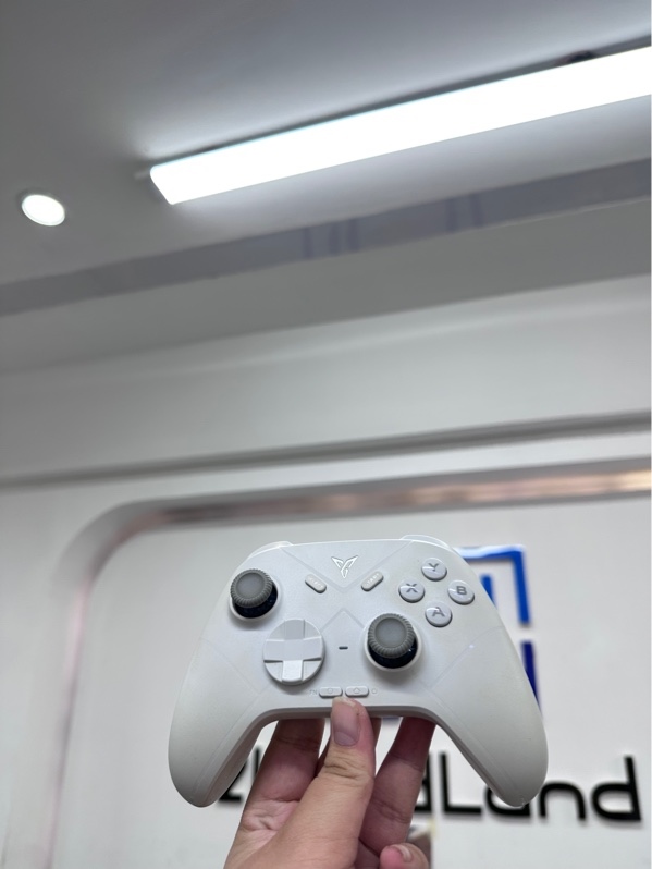 Tay cầm chơi game Flydigi Direwolf 3 - 3 mode bluetooth/ dây/ 2.4 - Màu trắng - Ngoại hình 97.5% - Kèm receiver, box.