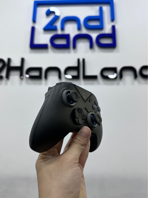 Tay cầm chơi game FLYDIGI Vader 4 Pro - 3 mode : dây , receiver , bluetooth - Màu Đen - Ngoại hình 98.5% - Kèm box + Dây usb-c + Receiver