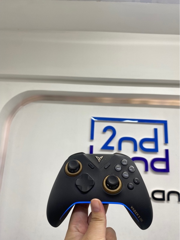 Tay cầm chơi game Flydigi Vader 5 Pro - 3mode 2.4/ bluetooth/ dây - Màu đen - Ngoại hình 98% - Kèm dock sạc, túi đựng, box