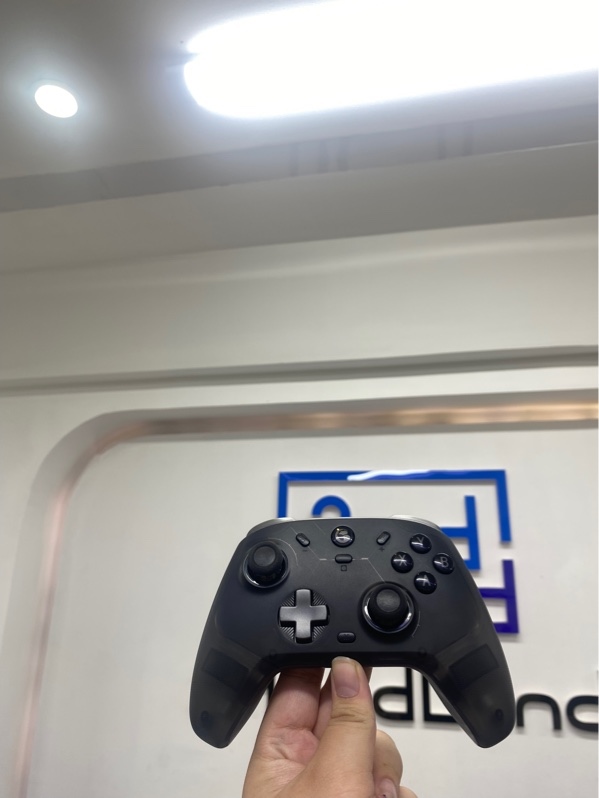 Tay cầm chơi game GameSir Cyclone 2 - 3 mode bluetooth/ 2.4/ dây - Màu đen - Ngoại hình 97.5% - Kèm dock sạc, receiver, box