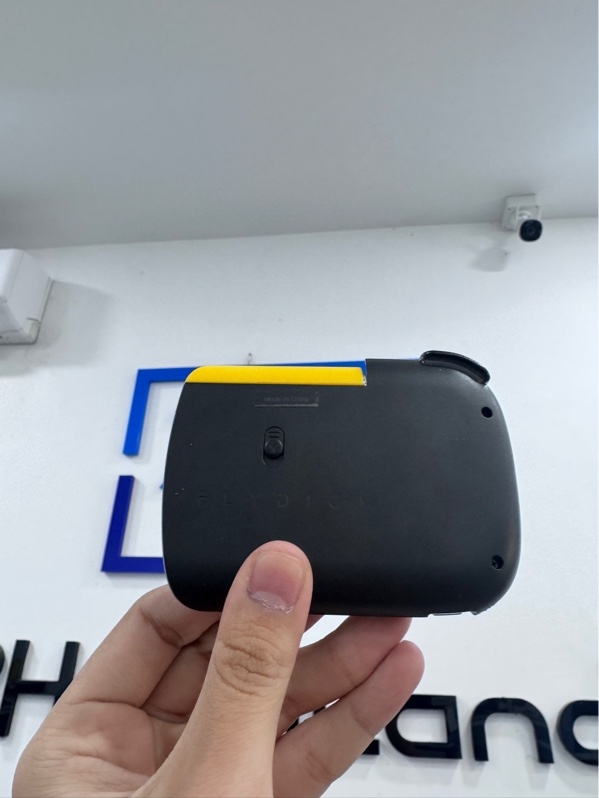 Tay cầm chơi game iPhone X/XS/XS Max Flydigi Wasp X - Màu vàng - Fullbox
