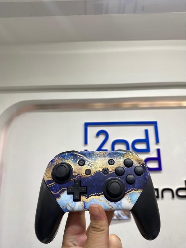 Tay cầm chơi game Nintendo Switch Pro Controller - Màu đen - Ngoại hình 98% - Dán skin - Body