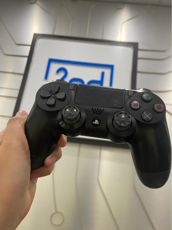Tay cầm chơi game PS4 - Màu đen - Ngoại hình: 97% - Body