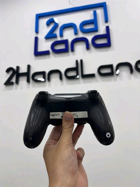 Tay cầm chơi game PS4 - Màu đen - Ngoại hình 97% - Lỗi Bluetooth - Sài cắm dây trực tiếp - Body 2