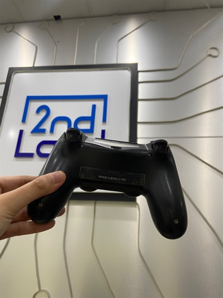 Tay cầm chơi game PS4 - Màu đen - Ngoại hình: 97% - Trôi nhẹ 2 bên cần - Body 2