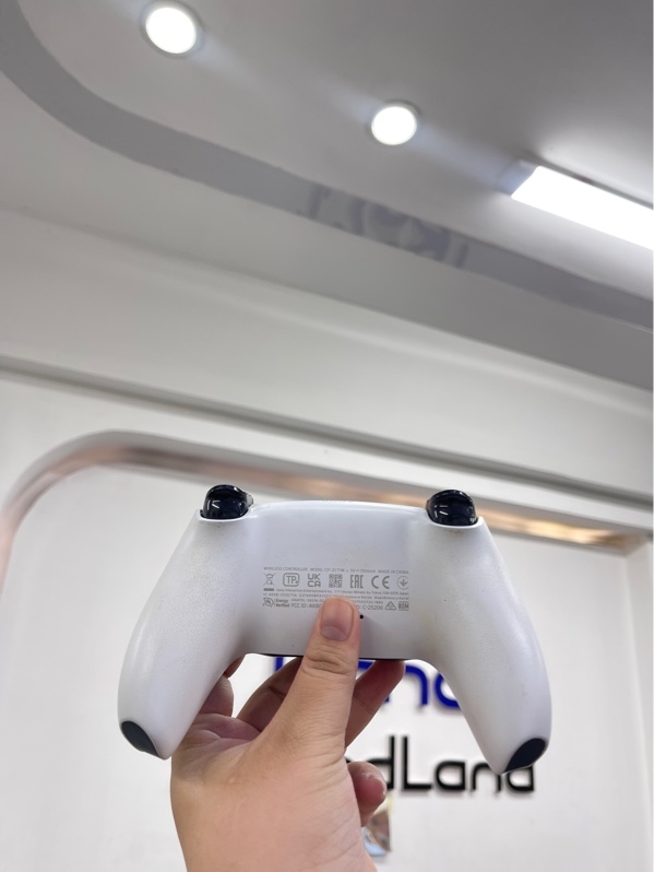 Tay cầm chơi game PS5 - Màu trắng - Ngoại hình 97% - Body