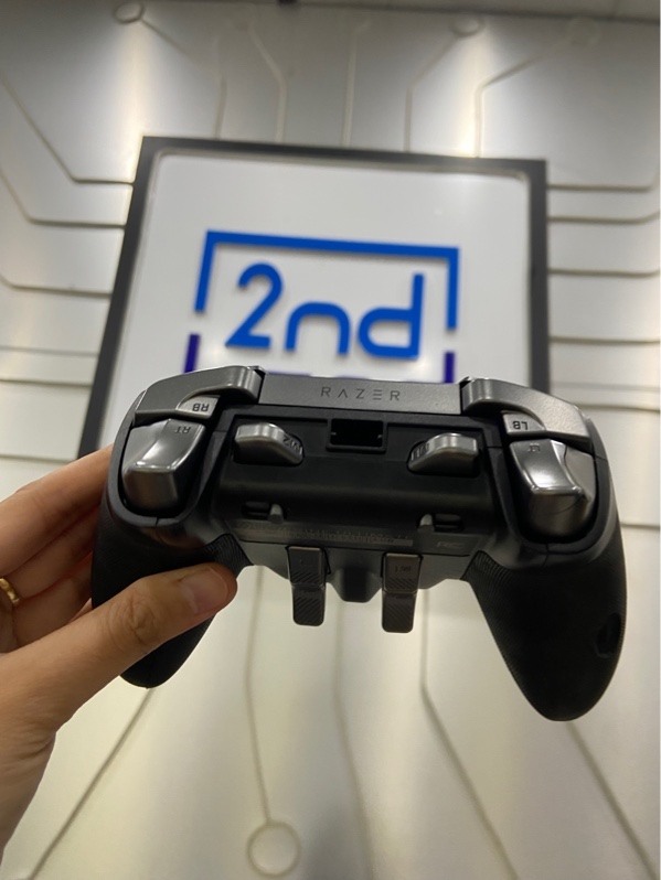 Tay cầm chơi game Razer Wolverine Ultimate - Màu đen - Ngoại hình: 97% - Rách da tay cầm - Kèm túi