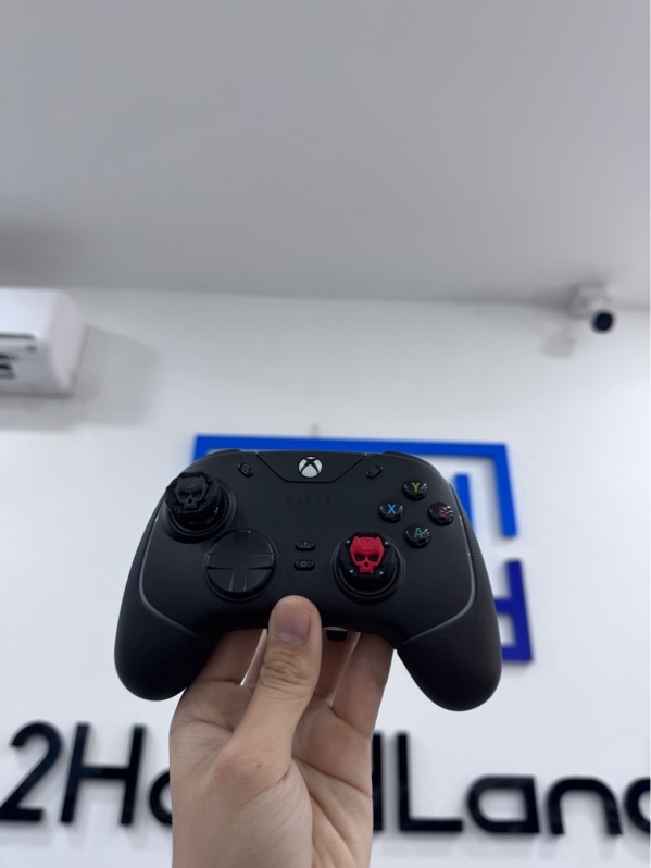 Tay cầm chơi game Razer Wolverine V2 Chroma - 1 mode dây - Màu đen - Ngoại hình 97,5% - Fullbox