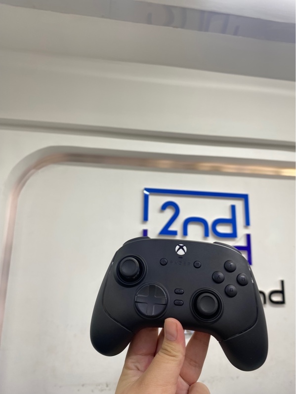 Tay cầm chơi game XBox Razer Wolverine V3 Tournament Edition - 1 mode (usb-c) - Màu đen - Ngoại hình 98% - Kèm box, usb-c