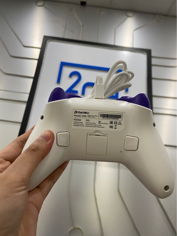Tay cầm Dareu H105 - 3 mode (dây, receiver, bluetooth) - Màu trắng - Ngoại hình: 97% - Kèm dây + Receiver
