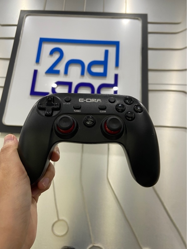 Tay cầm E-Dra EGP760 - 2 mode kết nối - Màu đen - Ngoại hình: 97% - Mode bluetooth pair kh nhận, nút A đàn hồi yếu - Kèm receiver