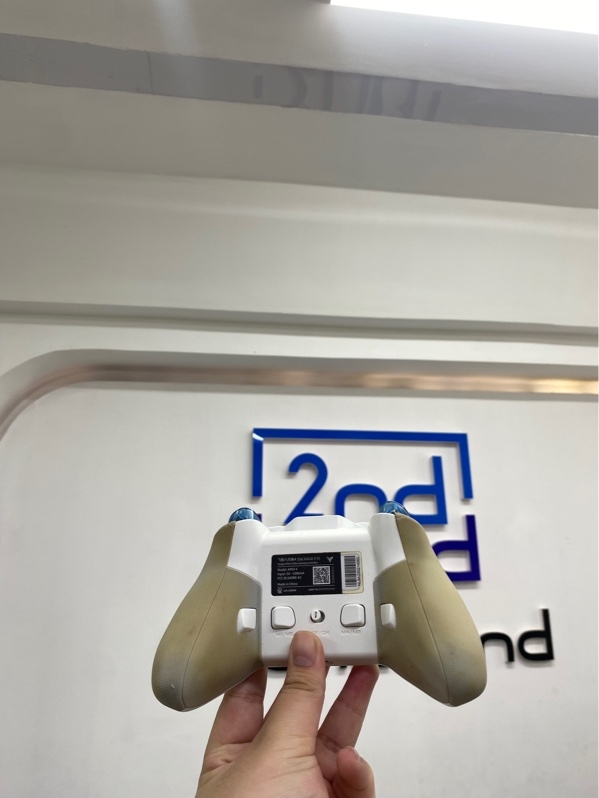 Tay cầm Flydigi Apex 4 - Bản nội địa - 3 mode (dây/ bluetooth/ 2.4G)- Màu trắng - Ngoại hình 97% - Kèm dây, receiver