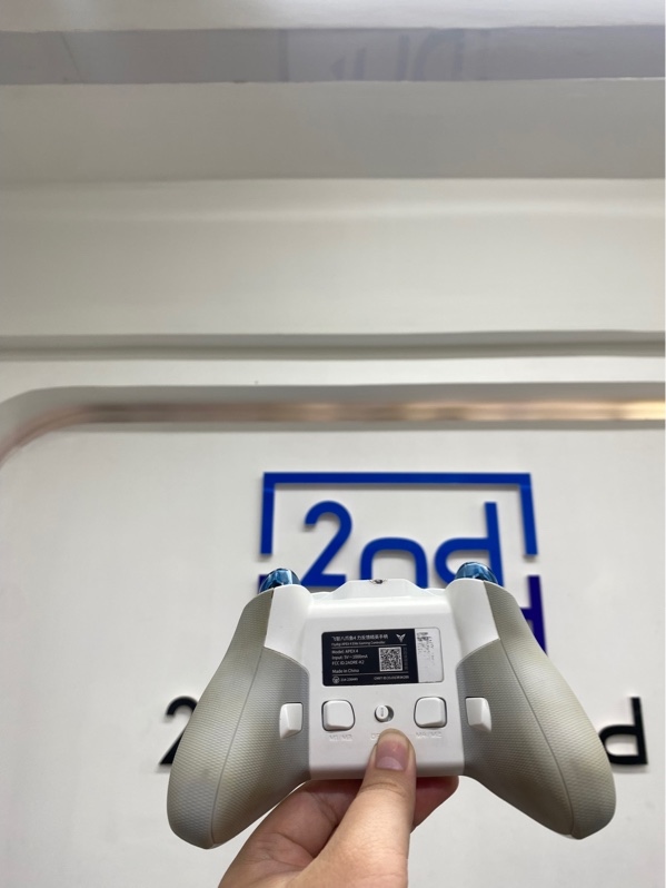 Tay cầm Flydigi Apex 4-model APEX 4 - 3mode - Màu trắng - Ngoại hình 97% - Mất receiver - Kèm túi