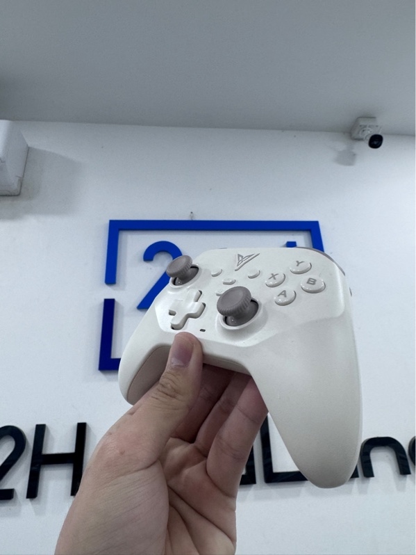 Tay cầm Flydigi Dune Fox - 3 mode - Màu kem - Ngoại hình 98% - Kèm 1 receiver