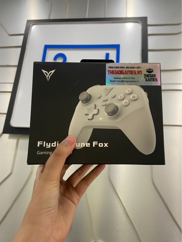 Tay cầm Flydigi Dune Fox - Màu trắng - 3 mode kết nối - Ngoại hình: 98% - Kèm box, receiver