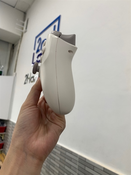 Tay cầm Flydigi Dune Fox - Màu trắng kem - Ngoại hình: 98% - Body, kèm túi 1