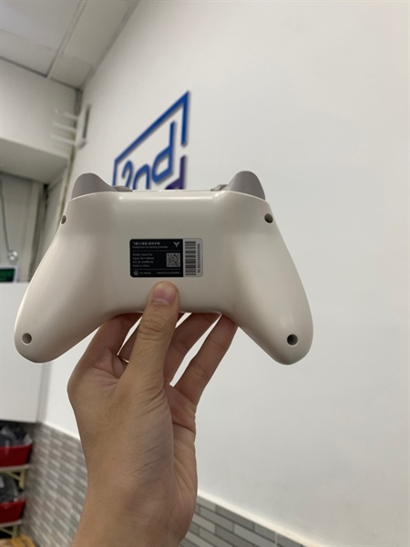 Tay cầm Flydigi Dune Fox - Màu trắng kem - Ngoại hình: 98% - Body, kèm túi 2