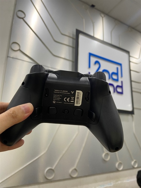 Tay cầm Flydigi Vader 4 Pro - Màu đen - Ngoại hình: 98% - Kèm túi chống sốc + receiver + cáp kết nối 2