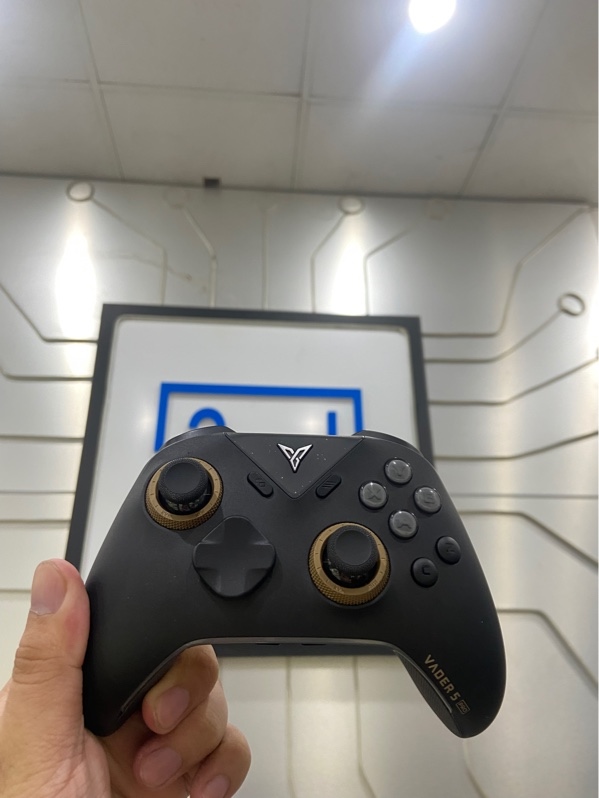 Tay cầm Flydigi Vader 5 Pro - Màu đen - Ngoại hình: 97% - Kèm dây kết nối reciver