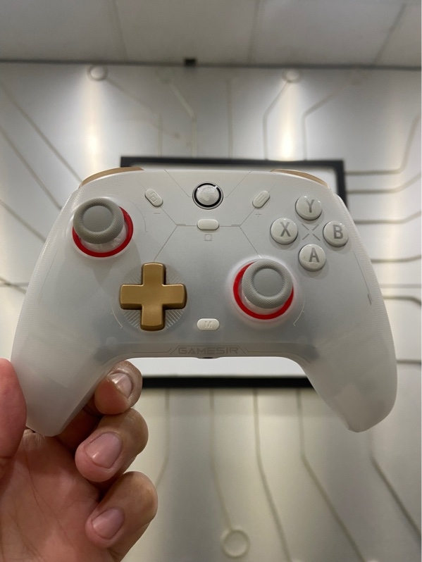 Tay cầm Gamesir Cyclone 2 - 3 mode (Dây, Receiver, Bluetooth) - Màu trắng - Ngoại hình: 98% - FullBox