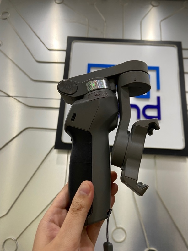 Tay cầm Gimbal DJI Osmo Mobile 3 - Màu xám - Ngoại hình: xấu - Bong da đệm cầm, không chân đế - Kèm túi