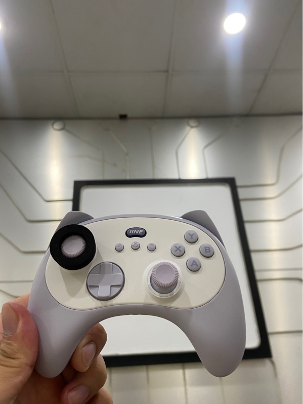 Tay cầm IIne Meow Kitten Controller - 2 mode kết nối- Màu tím - Ngoại hình: 98% - Kèm Box + Dây kết nối + Dock sạc