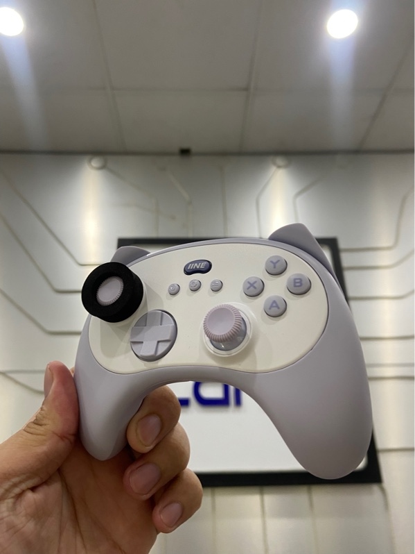 Tay cầm IIne Meow Kitten Controller - 2 mode kết nối- Màu tím - Ngoại hình: 98% - Kèm Box + Dây kết nối + Dock sạc