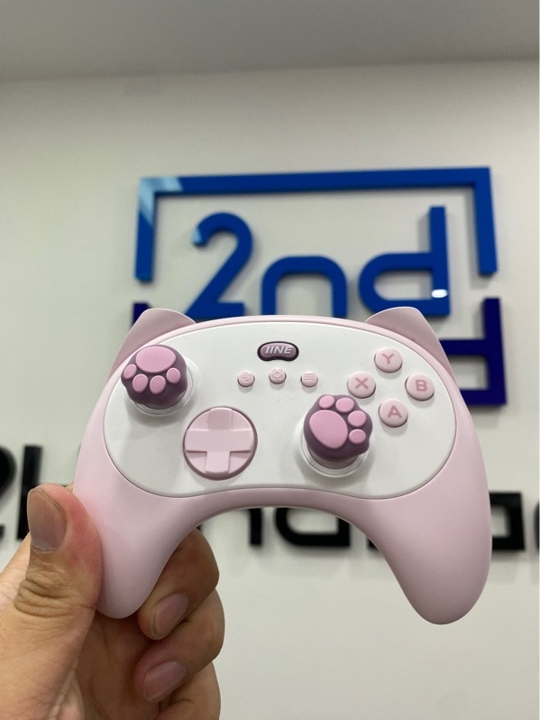 Tay cầm IINE Meow Kitten Controller Model L1050 - Màu hồng - Ngoại hình: 98% - Kèm dây + Đế sạc