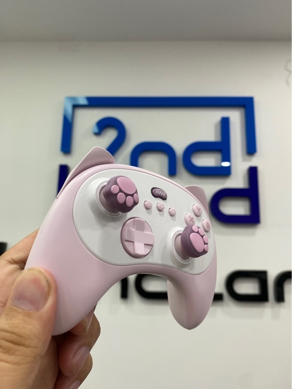 Tay cầm IINE Meow Kitten Controller Model L1050 - Màu hồng - Ngoại hình: 98% - Kèm dây + Đế sạc