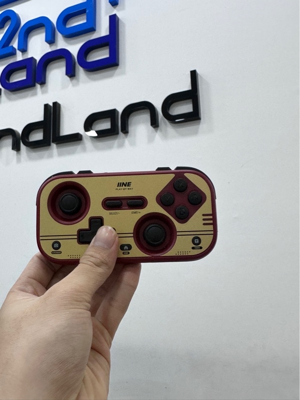 Tay cầm IINE Palm-Sized Retro Chronos Controller in Red - Model: L1241 - 2 mode: dây + bluetooth - Màu đỏ vàng - Ngoại hình 97% - Body