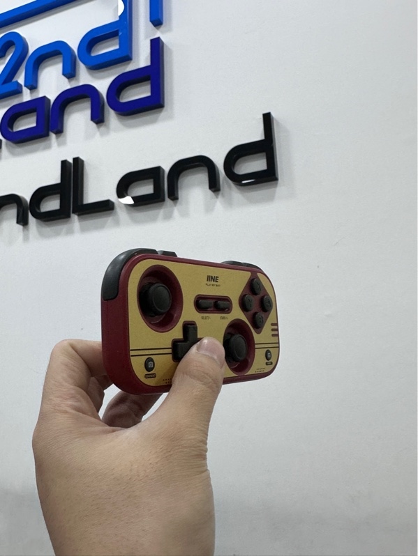 Tay cầm IINE Palm-Sized Retro Chronos Controller in Red - Model: L1241 - 2 mode: dây + bluetooth - Màu đỏ vàng - Ngoại hình 97% - Body