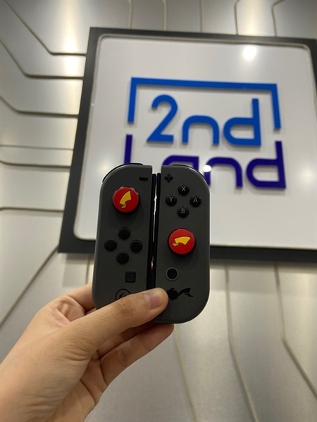 Tay cầm Joycon Nintendo - Bản Pikachu - Màu đen - Ngoại hình: 98% - Lỗi nút SL tay phải, tay linh kiện - Body