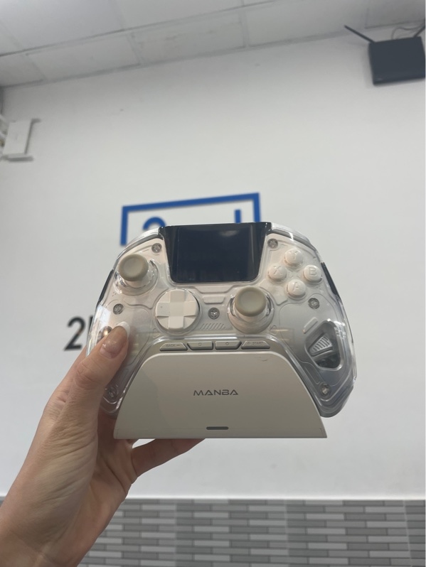 Tay cầm Manba One - 3 mode - Màu trắng - Ngoại hình: 97% - Hư dock sạc, trầy xướt body - Body