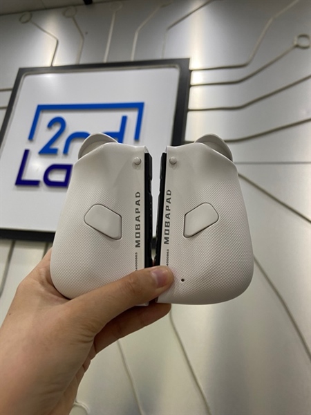 Tay cầm Mobapad M6-HD - Màu trắng - Ngoại hình: 98% - Kèm vỏ + dpad thay thế + box 2