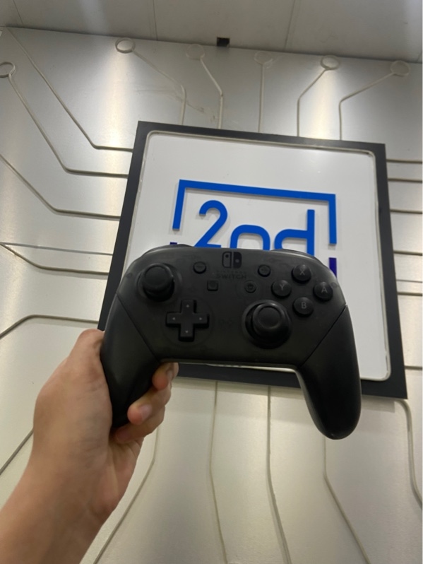 Tay Cầm Nintendo Switch Pro Controller - Màu đen - Ngoại hình: 97% - Xước thân - Kèm túi