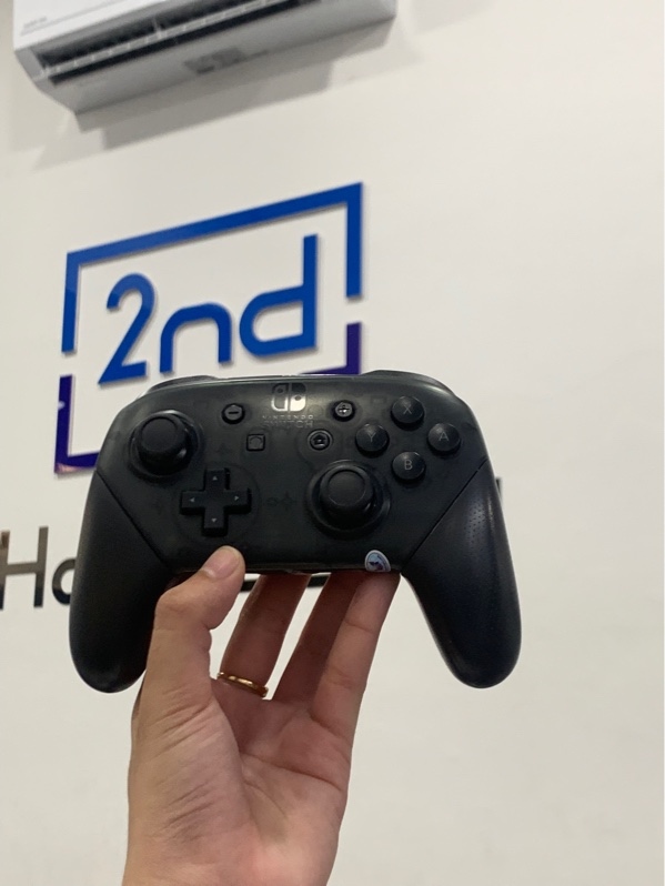 Tay cầm Nintendo switch pro - Màu đen - Ngoại hình: 98% - Body