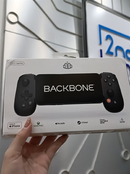 Tay cầm Play Station BackBone One - Màu Đen - Lightning For iPhone - Ngoại hình 97% - Lỗi dính phím L1 , dính phím 3 chấm , cần trái lỗi xoay chỉ đi ngang qua lại (Sản phẩm lỗi không bảo hành) - Body