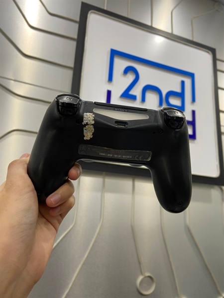 Tay cầm PS4 Fat - Màu xanh xi măng - Ngoại hình: 97% - Nứt đệm cao su 2 cần analog trái trôi nhẹ, pin yếu, R2 không nhạy, R3 bị khựng - Body ( bán xác ) 2