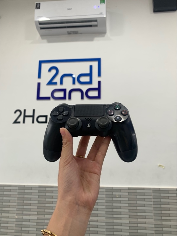 Tay cầm PS4 - Màu đen - Ngoại hình: 97% - Body