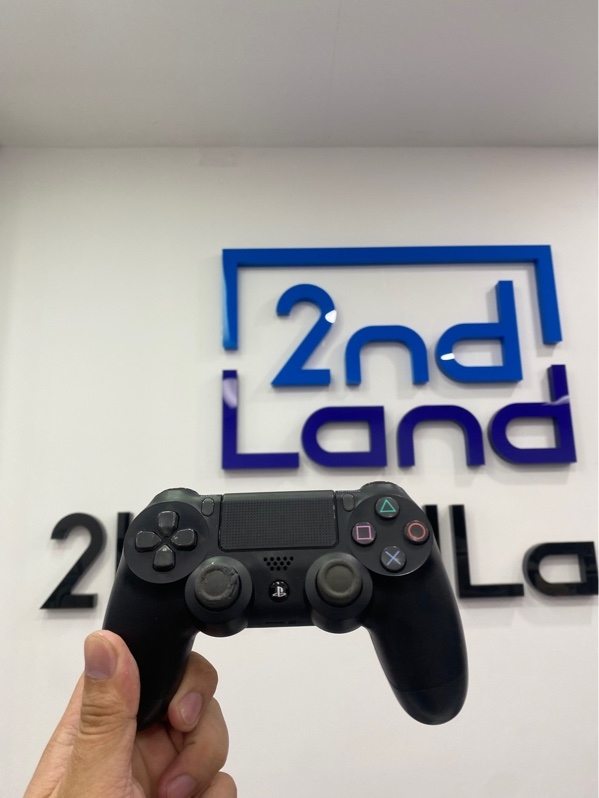 Tay cầm PS4 - Màu đen - Ngoại hình: 97% - trầy xước - Body