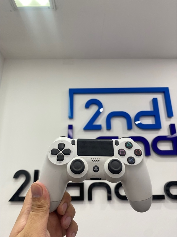 Tay cầm PS4 - Màu trắng - Ngoại hình: 97% - Body