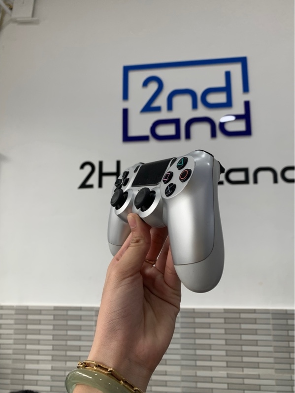 Tay cầm PS4 - Màu trắng - Ngoại hình: 97% - Body