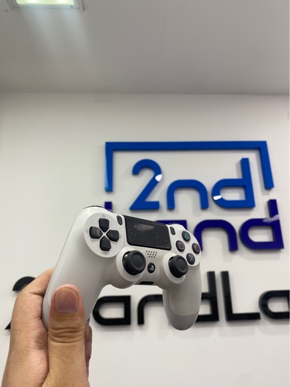 Tay cầm PS4 - Màu trắng - Ngoại hình: 97% - Body