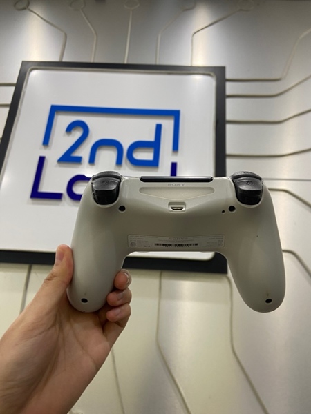 Tay cầm PS4 - Màu trắng - Ngoại hình: 97% - Body 2