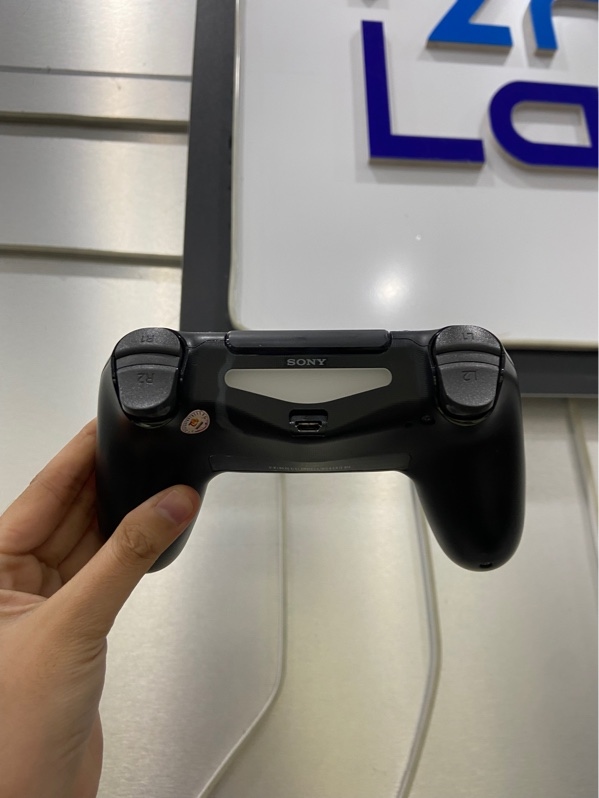 Tay cầm PS4 Slim - Màu đen - Ngoại hình: 97% - Body