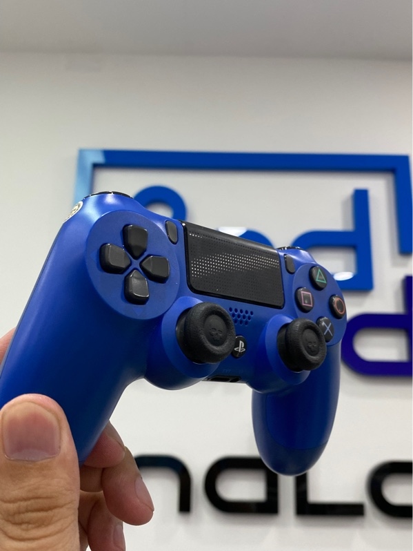 Tay cầm PS4 Slim - Màu xanh - Ngoại hình: 97% - Trầy xước - Body